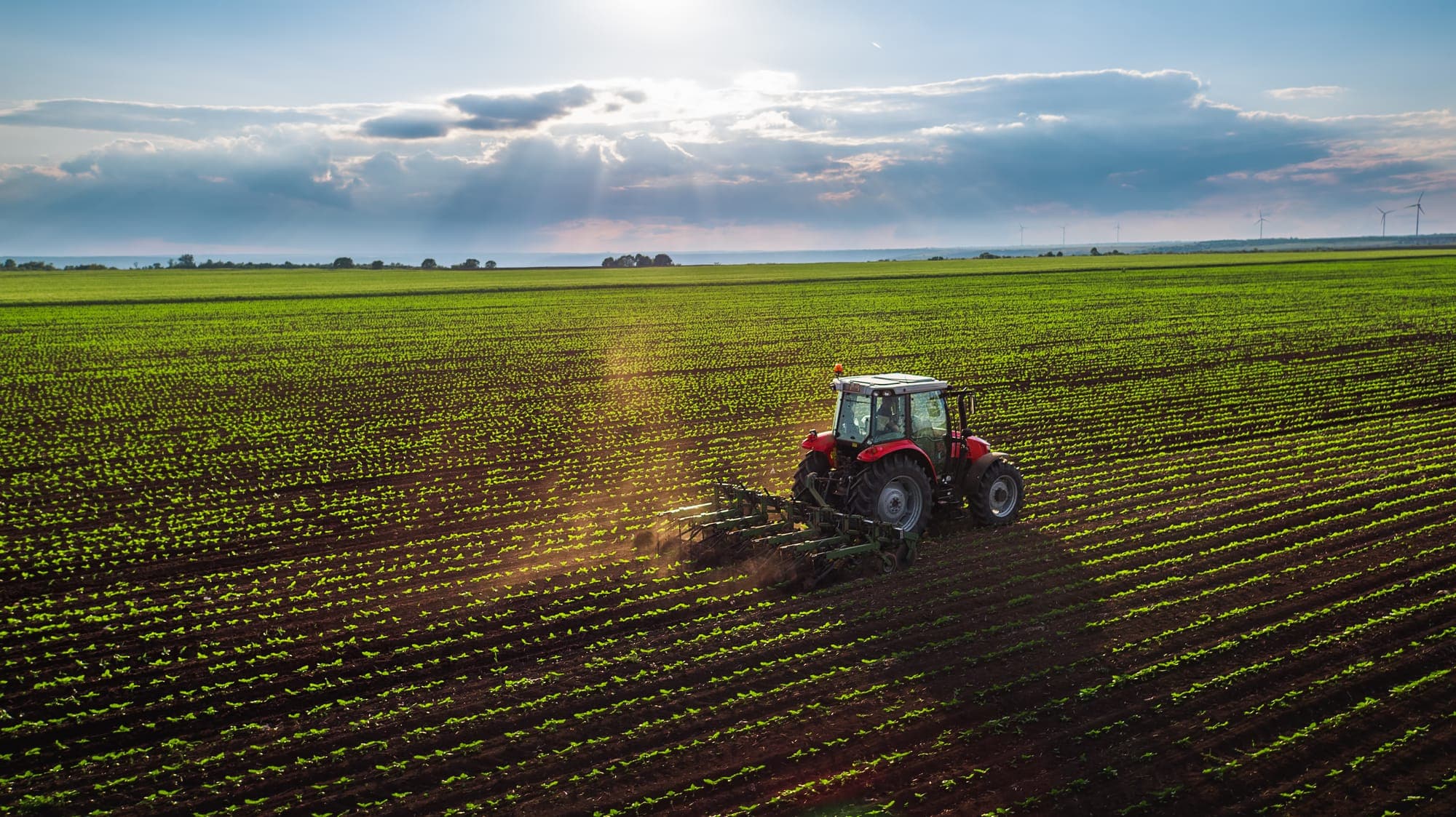 Traktor auf einem Feld – Agrar-Marken in Deutschland